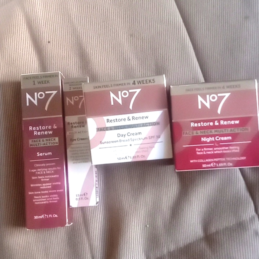 No 7 Restore & Renew bundle